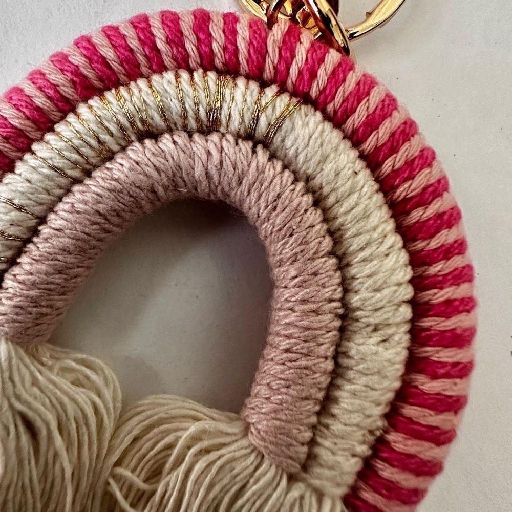 Pink macrame rainbow keychain - Picture 6 of 7